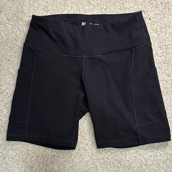 Iuga Pants - IUGA Womens Black Workout/Yoga Shorts with Side Pockets Size M